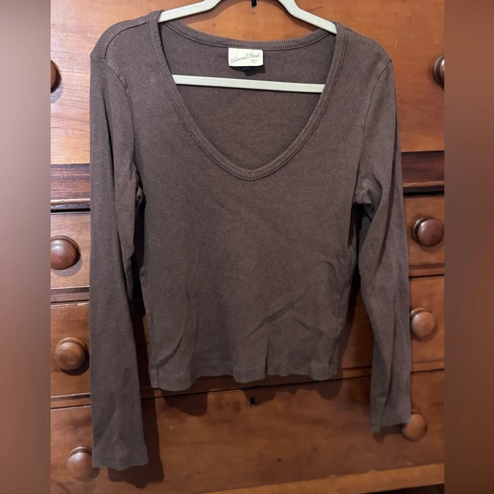 Universal Thread top - Picture 1 of 2